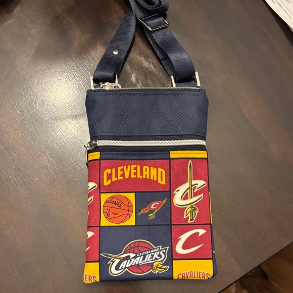 Cleveland Cavaliers Crossbody Bag - Navy and Red - Picture 1 of 5